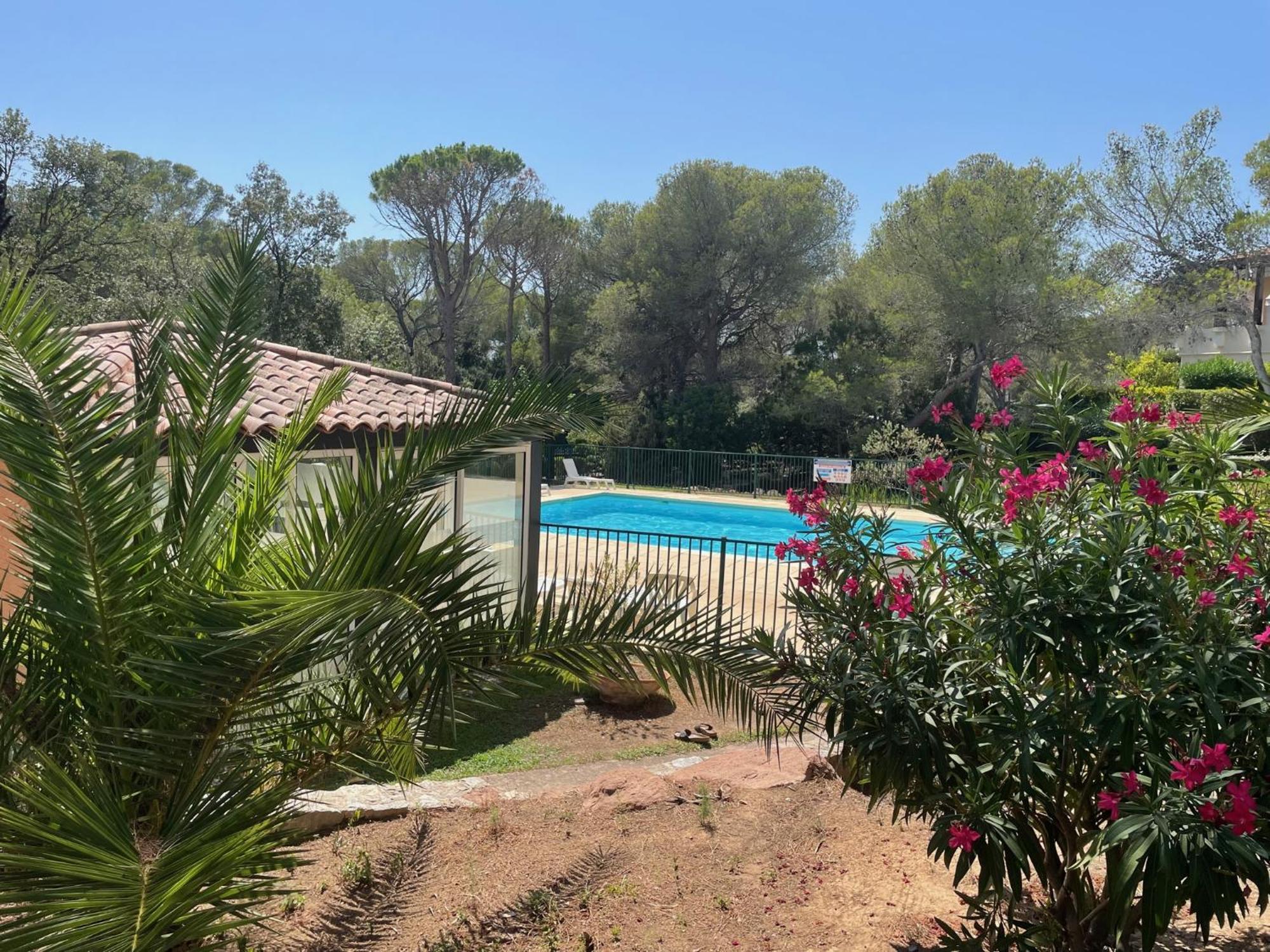 2 Pieces Saint Raphael Renove, Classe 4 Etoiles, 100 M Plages, Piscine, Tennis, Parc, Terrasse, Jardin Privatif Extérieur photo